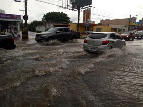 Excesso de chuvas deixa em alerta Estados do nordeste brasileiro
